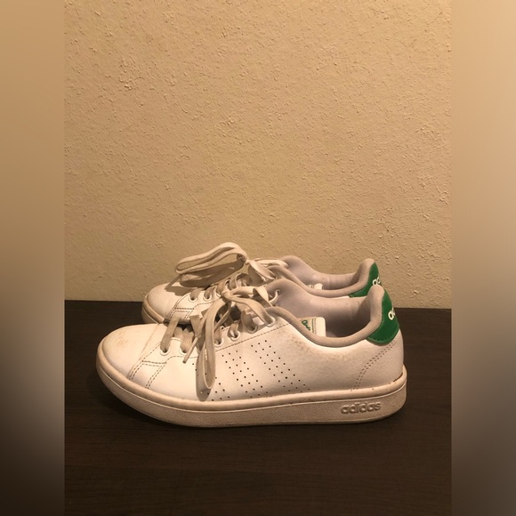 Boys Adidas Tennis shoes - Picture 2 of 5